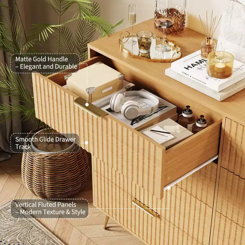 Cassettiera con 8 cassetti scanalati, comò in legno moderno largo 55 cm con maniglie in metallo, cassettiera da camera da letto e mobile TV per soggiorno