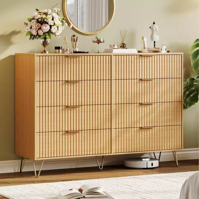 Cassettiera con 8 cassetti scanalati, comò in legno moderno largo 55 cm con maniglie in metallo, cassettiera da camera da letto e mobile TV per soggiorno