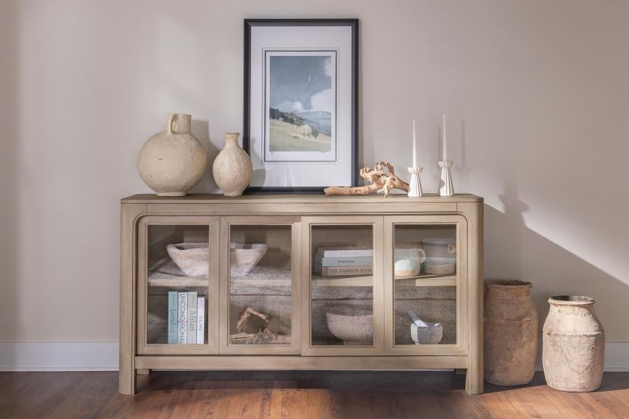 Credenza con ante scorrevoli in vetro, finitura mango invecchiato