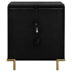 Comodino a 3 cassetti con porte USB Finitura in frassino nero