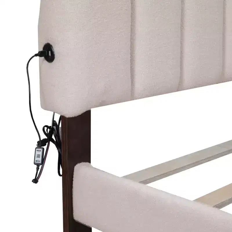 Letto a piattaforma imbottito in pile Teddy matrimoniale queen-size con porte USB e cassetto