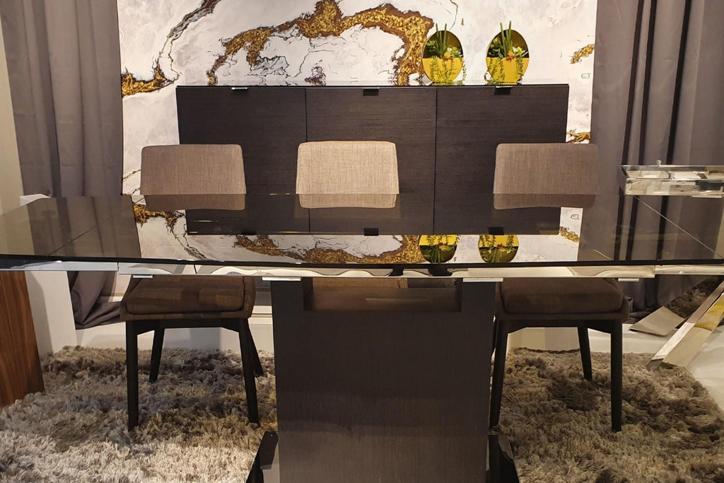 Credenza laccata color tortora lucido con base nera