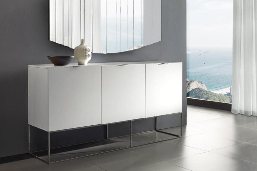 Credenza laccata color tortora lucido con base nera